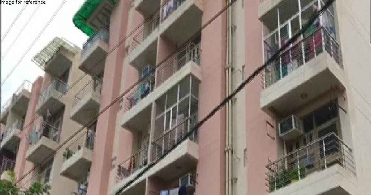 UP: Kanpur residents urge CM Yogi to demolish their apartments after severe cracks